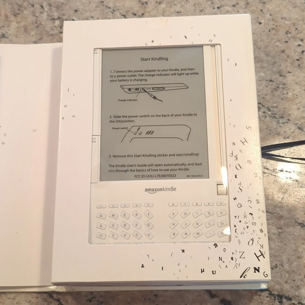 NEW Original Amazon Kindle - Picture 2 of 10